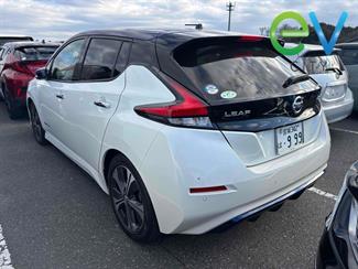 2018 Nissan LEAF - Thumbnail