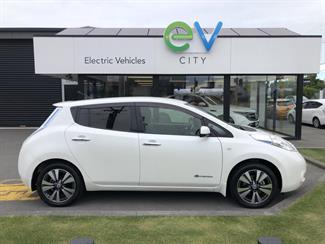 2013 Nissan LEAF - Thumbnail