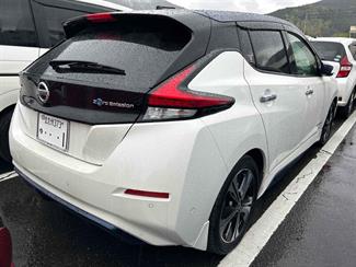 2017 Nissan LEAF - Thumbnail