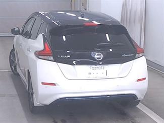 2017 Nissan LEAF - Thumbnail