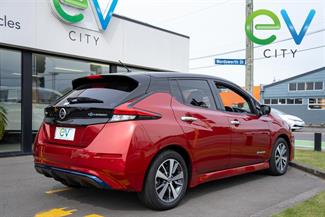 2019 Nissan LEAF - Thumbnail