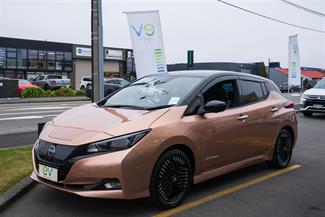 2022 Nissan LEAF - Thumbnail