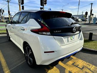 2018 Nissan LEAF - Thumbnail