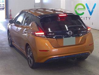 2018 Nissan LEAF - Thumbnail