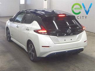 2017 Nissan LEAF - Thumbnail