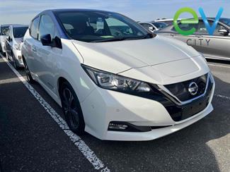 2017 Nissan LEAF - Thumbnail