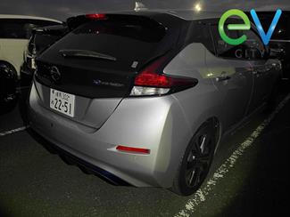 2020 Nissan LEAF - Thumbnail