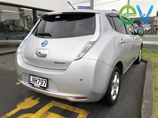 2012 Nissan LEAF - Thumbnail