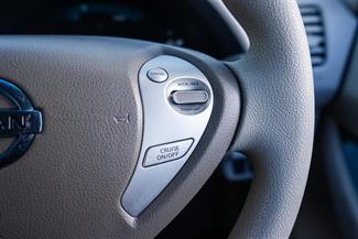 2011 Nissan LEAF - Thumbnail