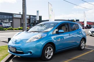 2011 Nissan LEAF - Thumbnail