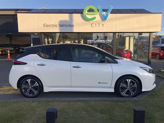 2018 Nissan LEAF - Thumbnail