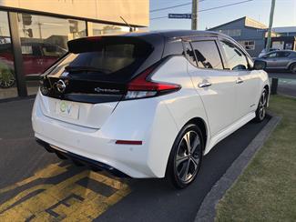 2018 Nissan LEAF - Thumbnail