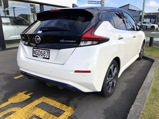 2020 Nissan LEAF - Thumbnail