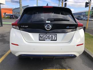 2020 Nissan LEAF - Thumbnail