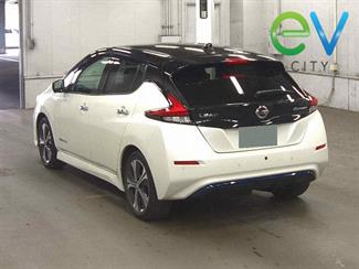 2020 Nissan LEAF - Thumbnail