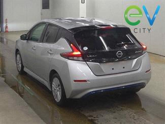 2020 Nissan LEAF - Thumbnail