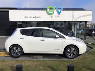 2013 Nissan LEAF - Thumbnail