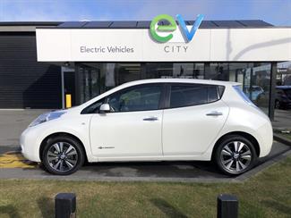 2013 Nissan LEAF - Thumbnail