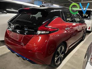 2017 Nissan LEAF - Thumbnail