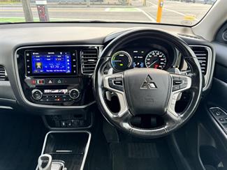 2017 Mitsubishi OUTLANDER - Thumbnail