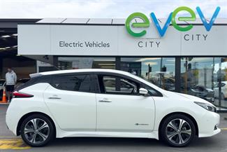 2017 Nissan LEAF - Thumbnail