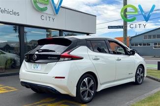 2017 Nissan LEAF - Thumbnail