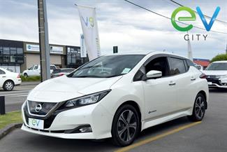 2017 Nissan LEAF - Thumbnail