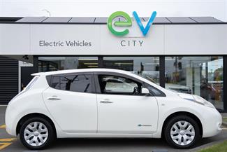 2015 Nissan LEAF - Thumbnail