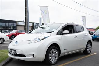 2015 Nissan LEAF - Thumbnail