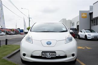 2015 Nissan LEAF - Thumbnail