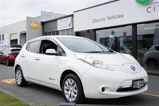 2015 Nissan LEAF - Thumbnail