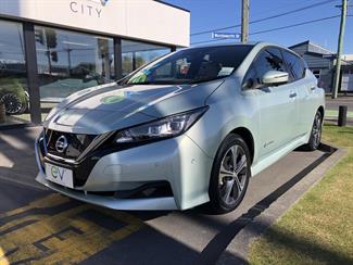 2017 Nissan LEAF - Thumbnail