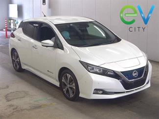 2017 Nissan LEAF - Thumbnail