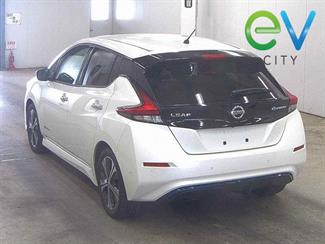 2017 Nissan LEAF - Thumbnail