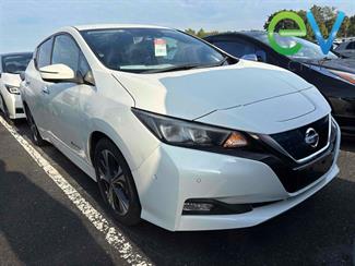 2017 Nissan LEAF - Thumbnail